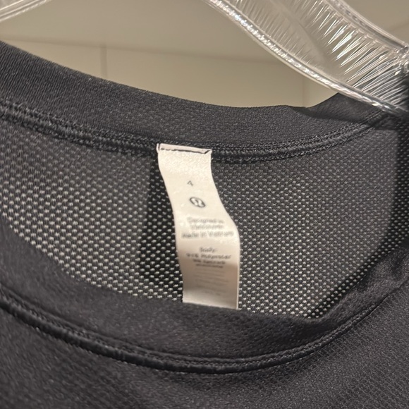 Lululemon High-Neck Running and Training T-Shirt Size 4 - Picture 6 of 6